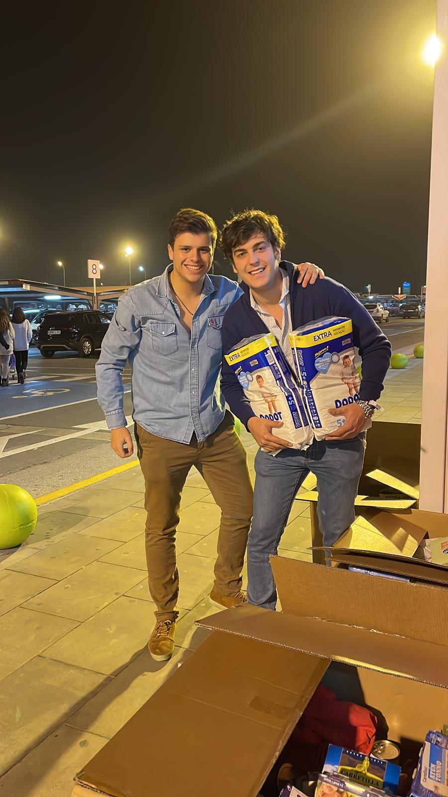 Tres alumnos del CEU de Elche parten hacia la frontera con Ucrania liderando una caravana de ayuda humanitaria Tres alumnos del CEU de Elche parten hacia la frontera con Ucrania liderando una caravana de ayuda humanitaria