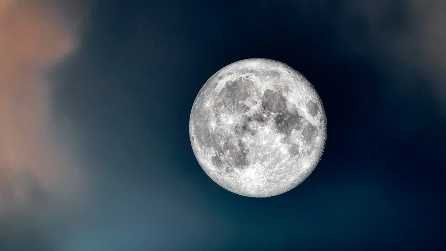 Luna de Gusano: a qué hora es, dónde se puede ver en España la luna llena y qué significa