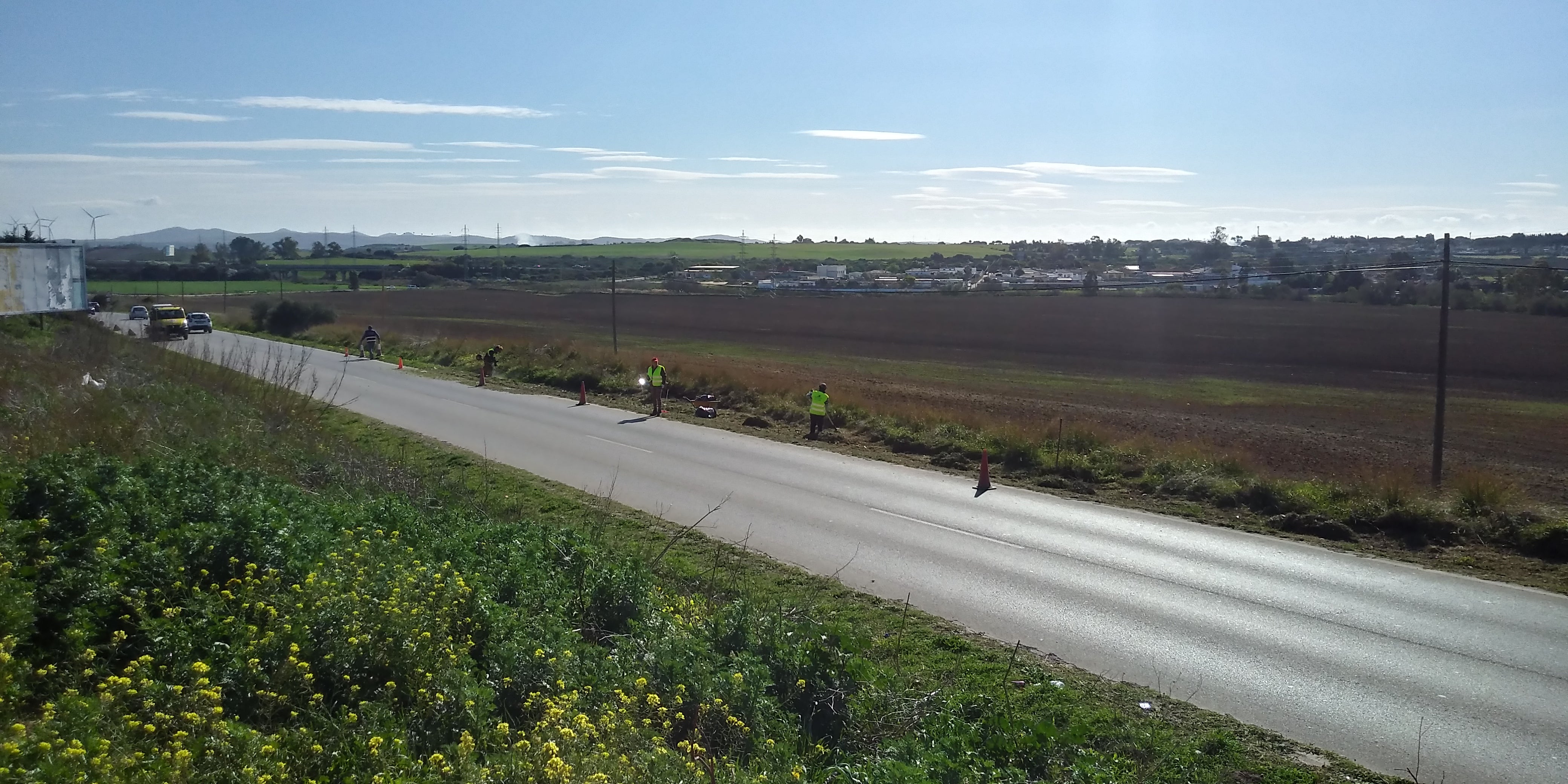 Comienzan los trabajos para la limpieza de cauces y cunetas en Chiclana Comienzan los trabajos para la limpieza de cauces y cunetas en Chiclana