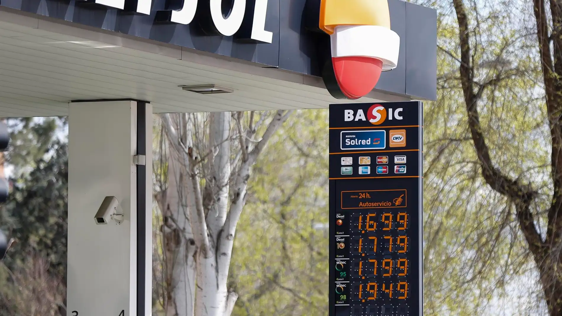 Una gasolinera Repsol | EFE/Víctor Casado