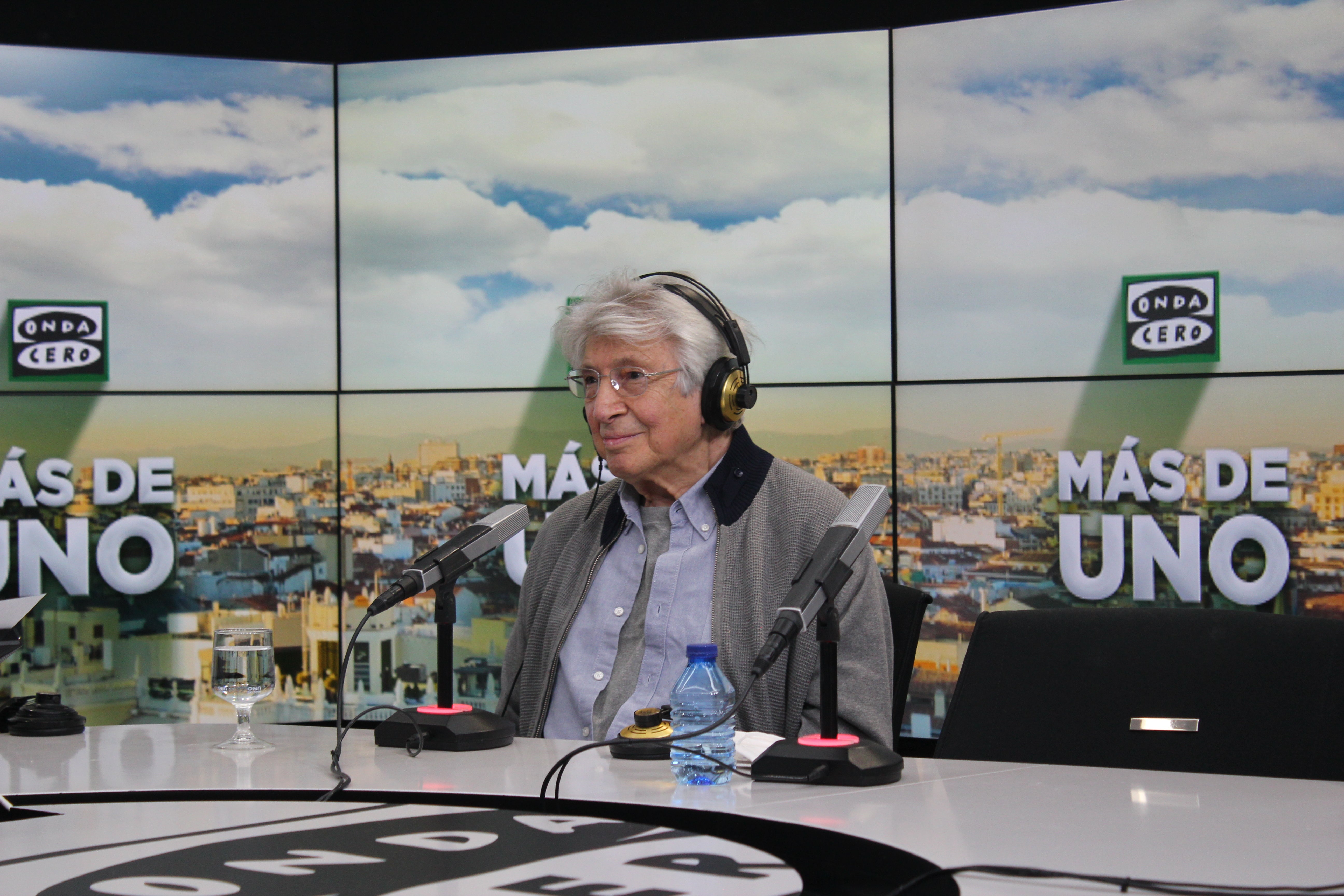 Manuel Alejandro: "Escribir canciones es fácil si tienes sensibilidad y cuentas algo verdadero" Manuel Alejandro: "Escribir canciones es fácil si tienes sensibilidad y cuentas algo verdadero"