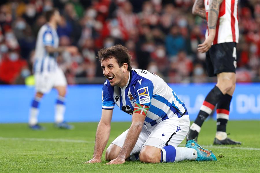 Mikel Oyarzábal se rompe el ligamento cruzado: "¡Volveré más fuerte!" Mikel Oyarzábal se rompe el ligamento cruzado: "¡Volveré más fuerte!"