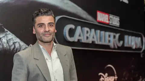 El actor Oscar Isaac, minutos antes de la premiere de la serie 'Caballero Luna' en Madrid El actor Oscar Isaac, minutos antes de la premiere de la serie 'Caballero Luna' en Madrid