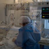 Paciente de covid y personal sanitario en el Hospital Clínic