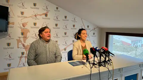 Virginia Pintor junto a Mariano Ucendo Virginia Pintor junto a Mariano Ucendo