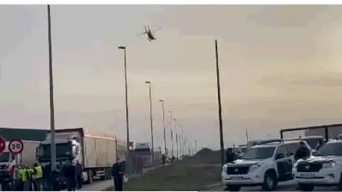 La Guardia Civil escolta camiones con alimento para el ganado en el norte de la provincia La Guardia Civil escolta camiones con alimento para el ganado en el norte de la provincia