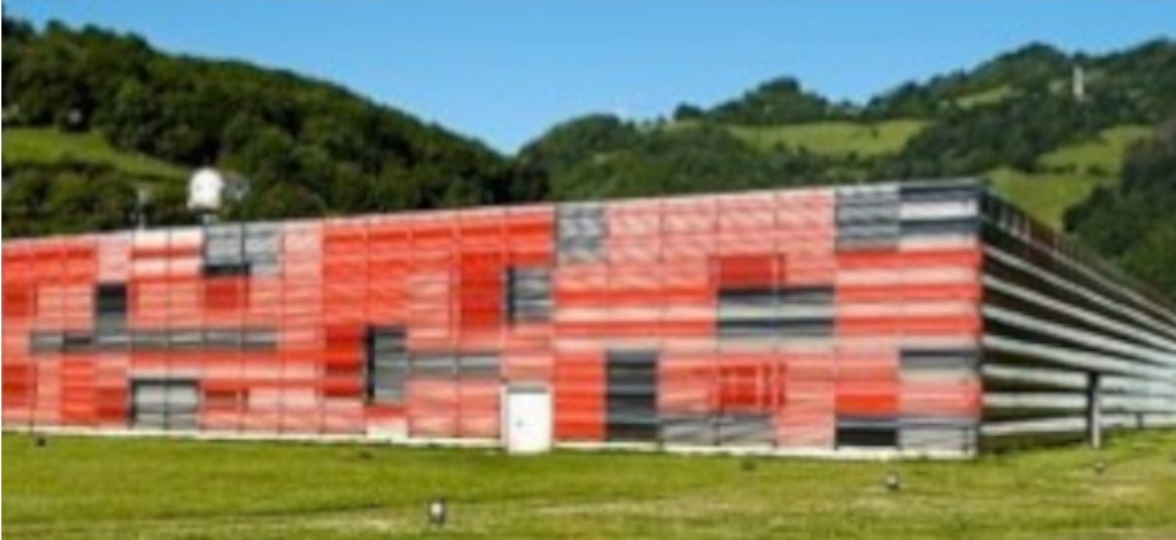 Rioglass Solar propone otro ERE para el 60% de la plantilla de producción tras cerrar el centro de Pola de Lena Rioglass Solar propone otro ERE para el 60% de la plantilla de producción tras cerrar el centro de Pola de Lena