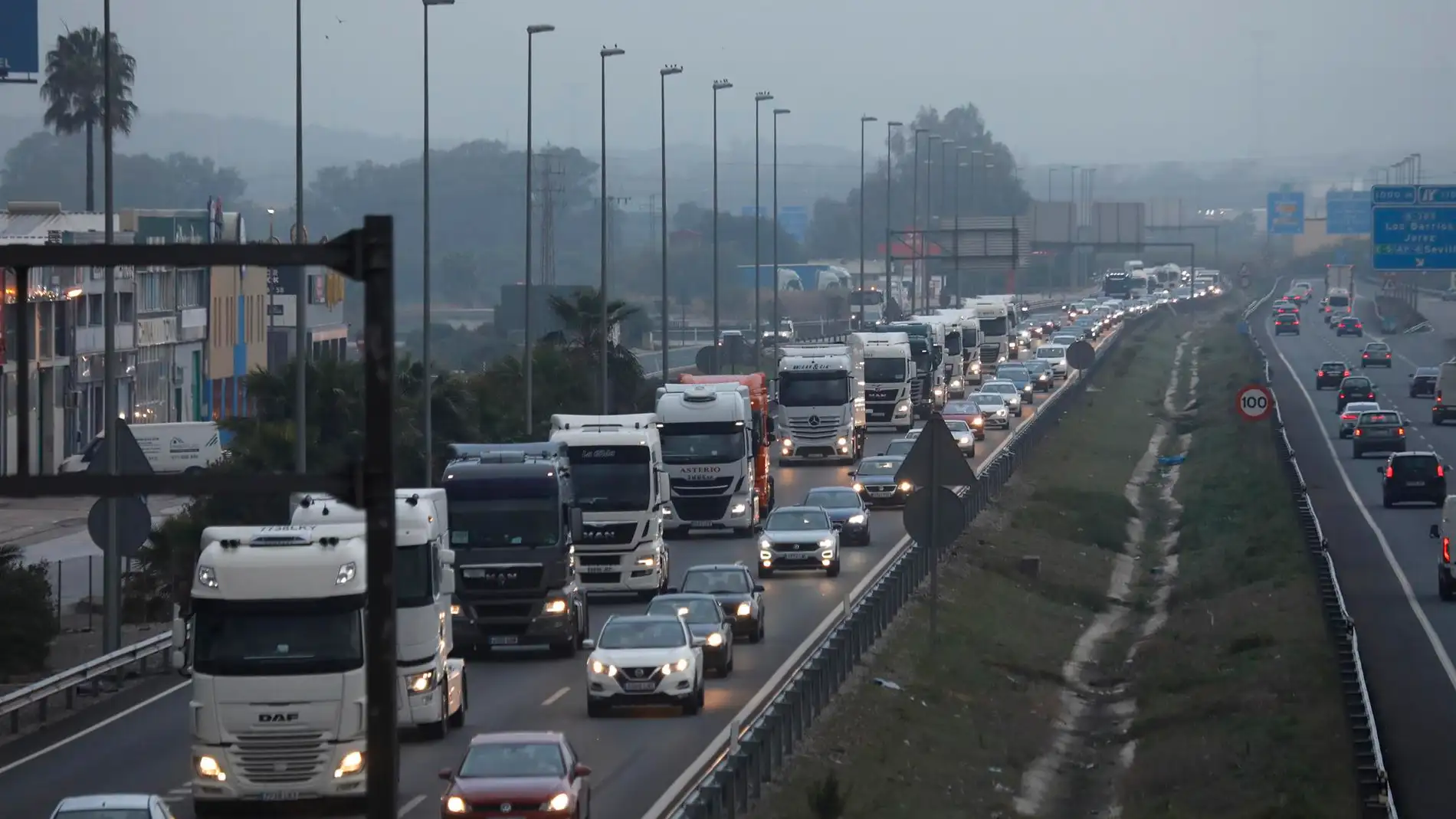 Tráfico en las carreteras | Foto: EFE / A.Carrasco Ragel