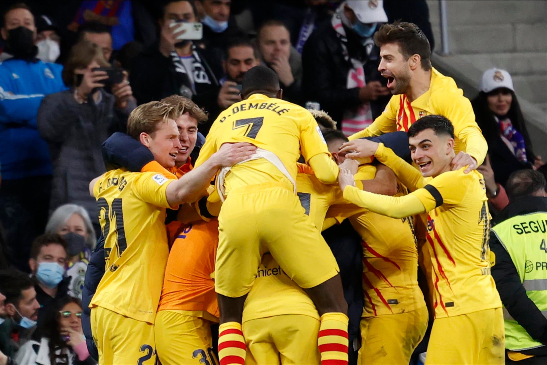 El Barcelona humilla al Real Madrid en el Bernabéu El Barcelona humilla al Real Madrid en el Bernabéu