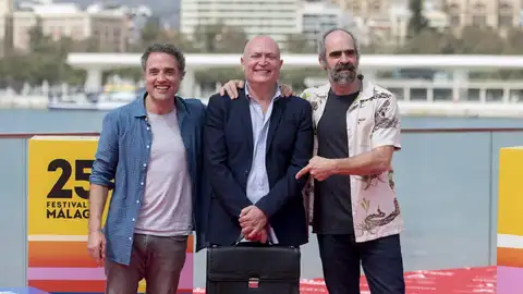 El director Daniel Guzmán y los actores Joaquín González (c) y Luis Tosar presentan 'Canallas' en el Festival de Málaga El director Daniel Guzmán y los actores Joaquín González (c) y Luis Tosar presentan 'Canallas' en el Festival de Málaga
