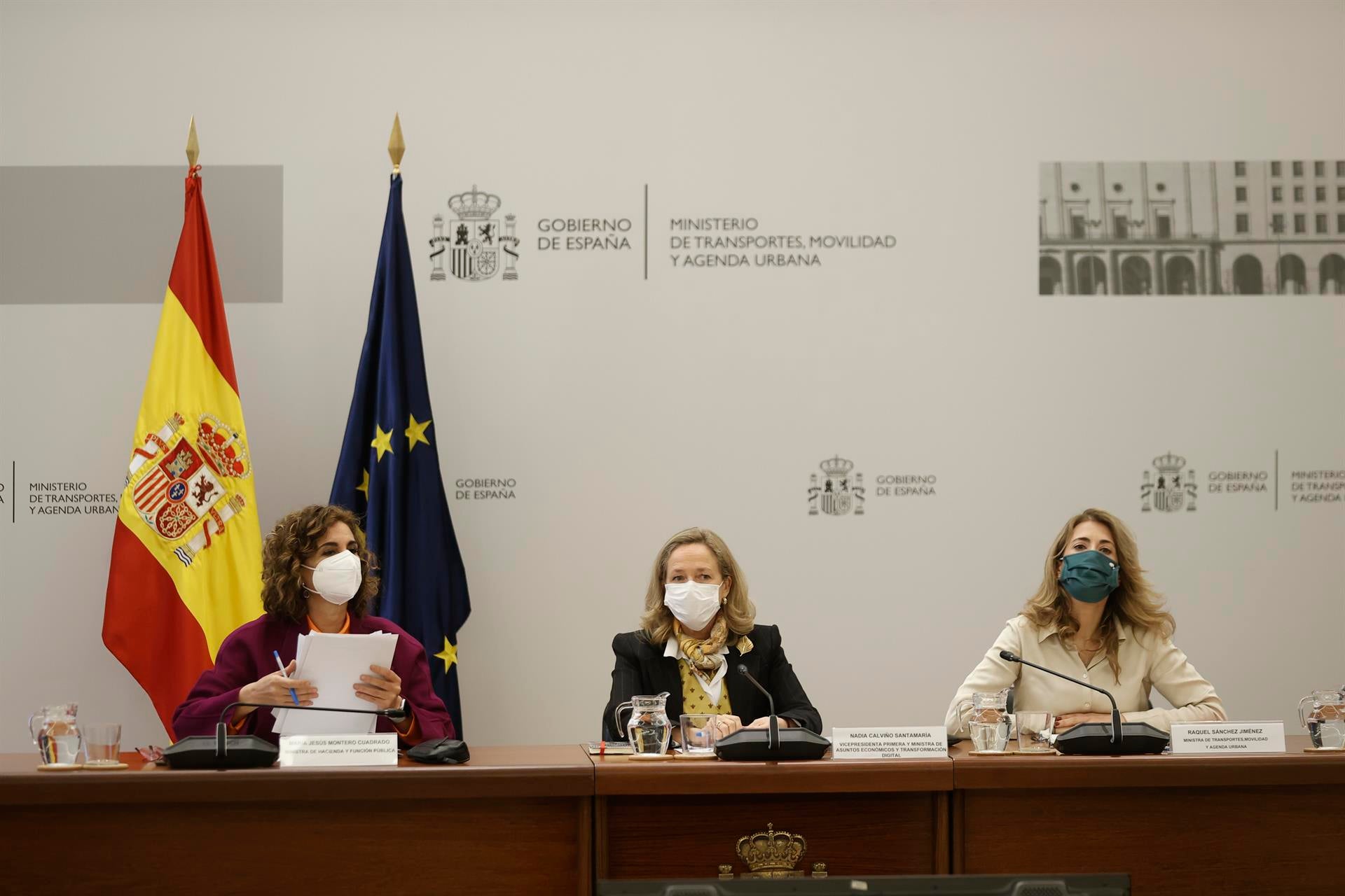 El Gobierno ofrece a los transportistas 500 millones de euros en ayudas aunque continuará el paro El Gobierno ofrece a los transportistas 500 millones de euros en ayudas aunque continuará el paro