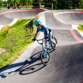 O Concello de Ourense promove un gran circuíto ciclista de habilidades no parque 25N