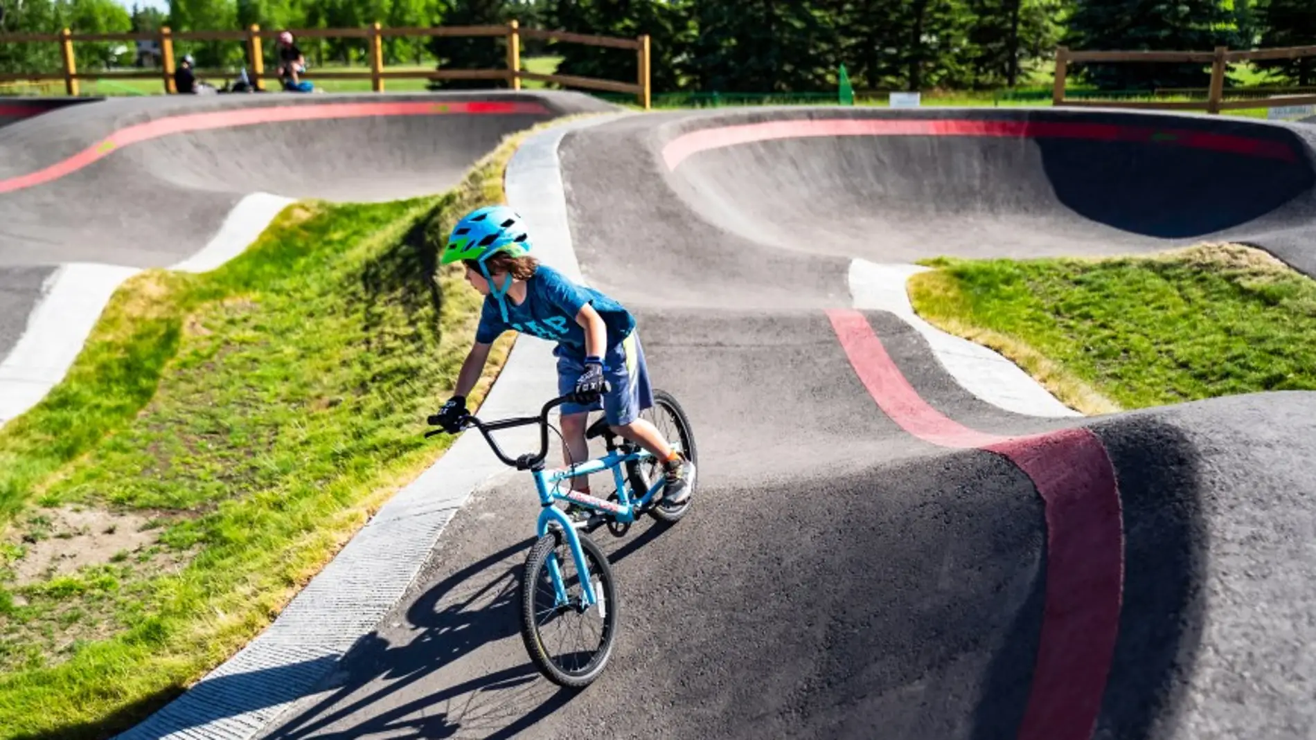 O Concello de Ourense promove un gran circuíto ciclista de habilidades no parque 25N