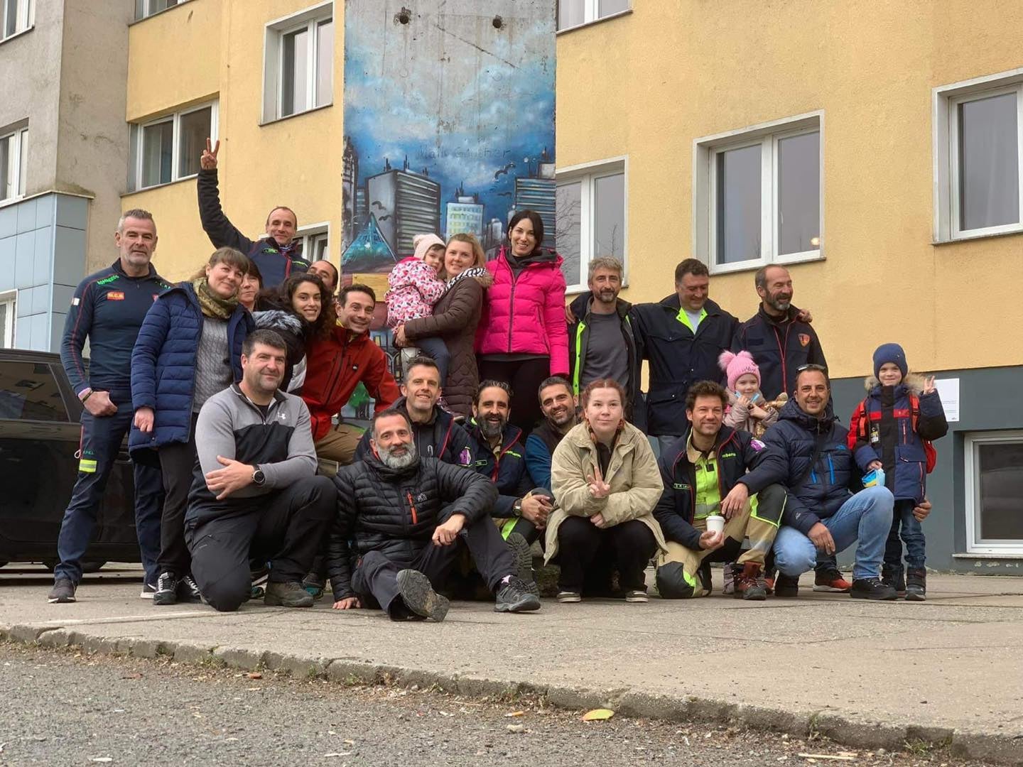 Los bomberos de Cuenca traen a España 42 refugiados ucranianos Los bomberos de Cuenca traen a España 42 refugiados ucranianos