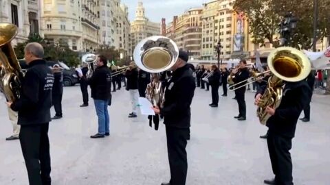 Protesta de la Banda Municipal en la plaza del Ayuntamiento Protesta de la Banda Municipal en la plaza del Ayuntamiento