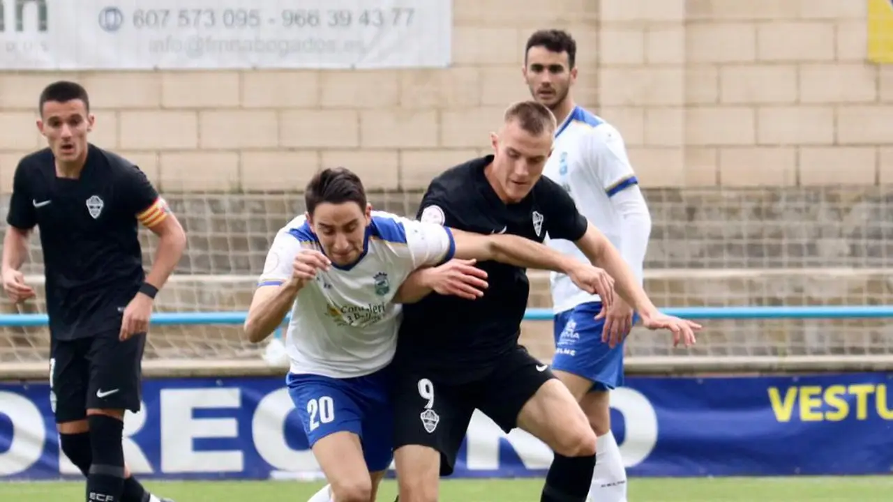 Branislav Knezevic, en un lance del partido ante el Callosa Deportiva Branislav Knezevic, en un lance del partido ante el Callosa Deportiva
