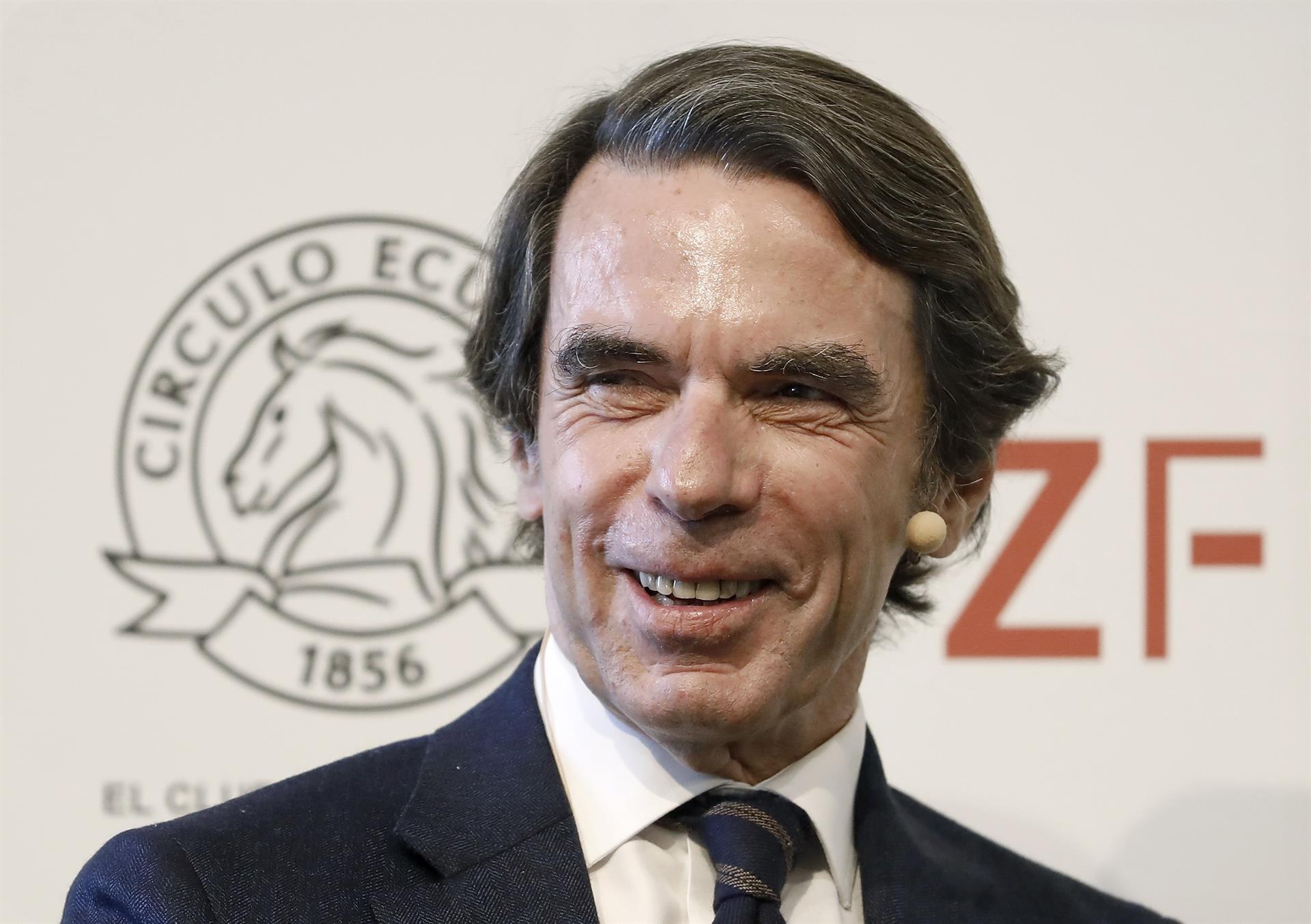 Aznar cree que "pagaremos muy caro" el giro de Pedro Sánchez sobre el Sáhara Aznar cree que "pagaremos muy caro" el giro de Pedro Sánchez sobre el Sáhara