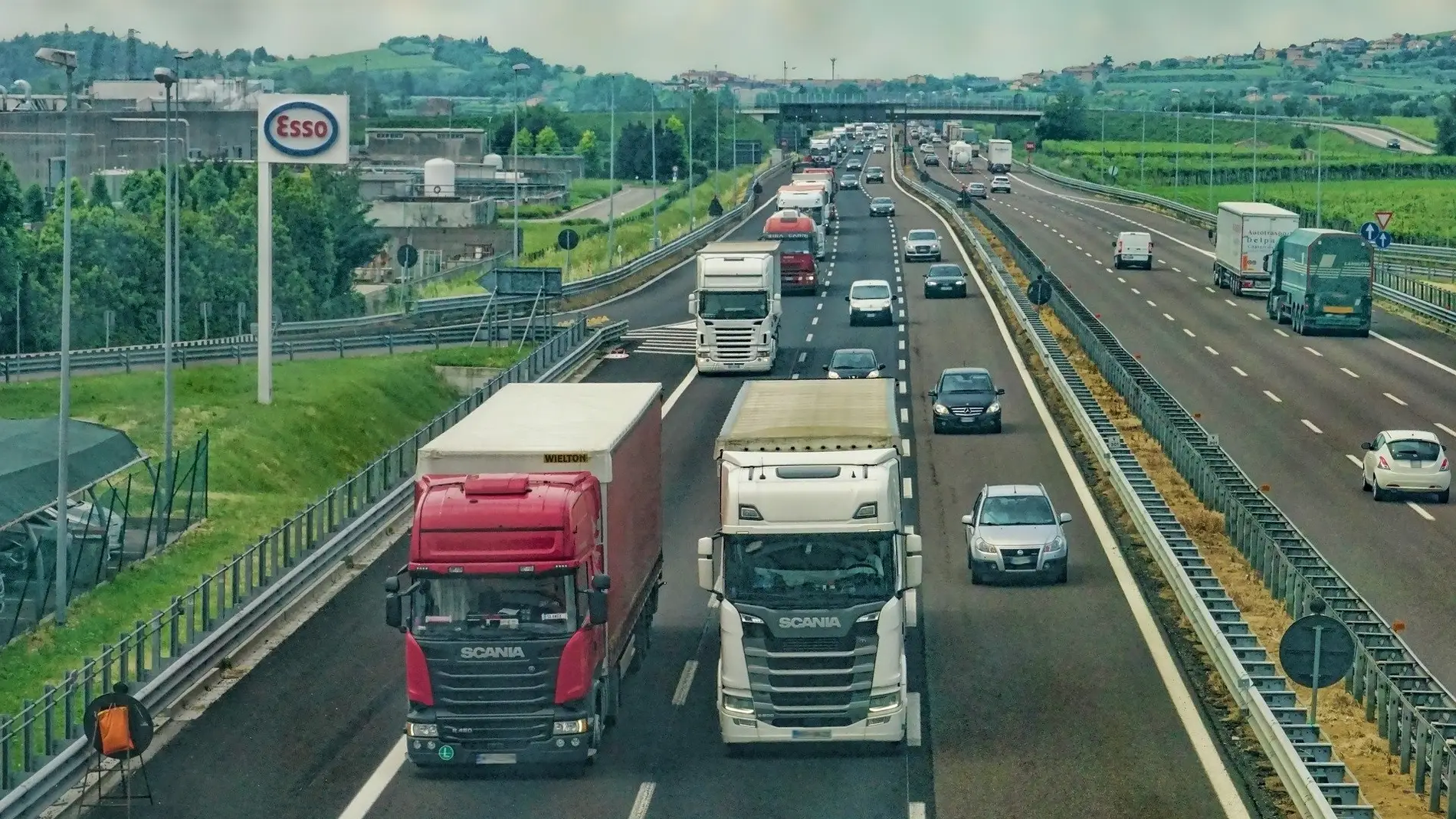 Los transportistas aragoneses mantendrán los paros hasta que haya una oferta concreta del Gobierno de España