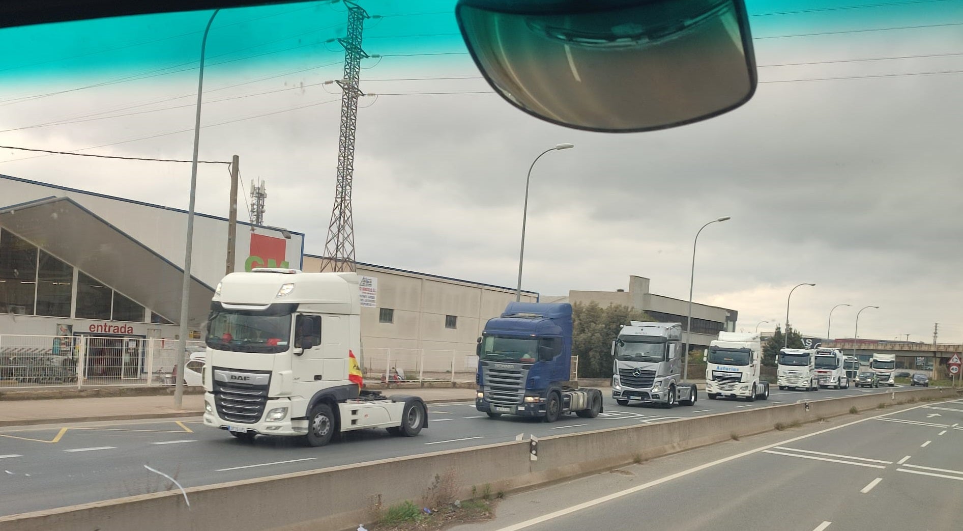 ATRADIS levanta su paro mientras transportistas de la plataforma lo mantienen ATRADIS levanta su paro mientras transportistas de la plataforma lo mantienen