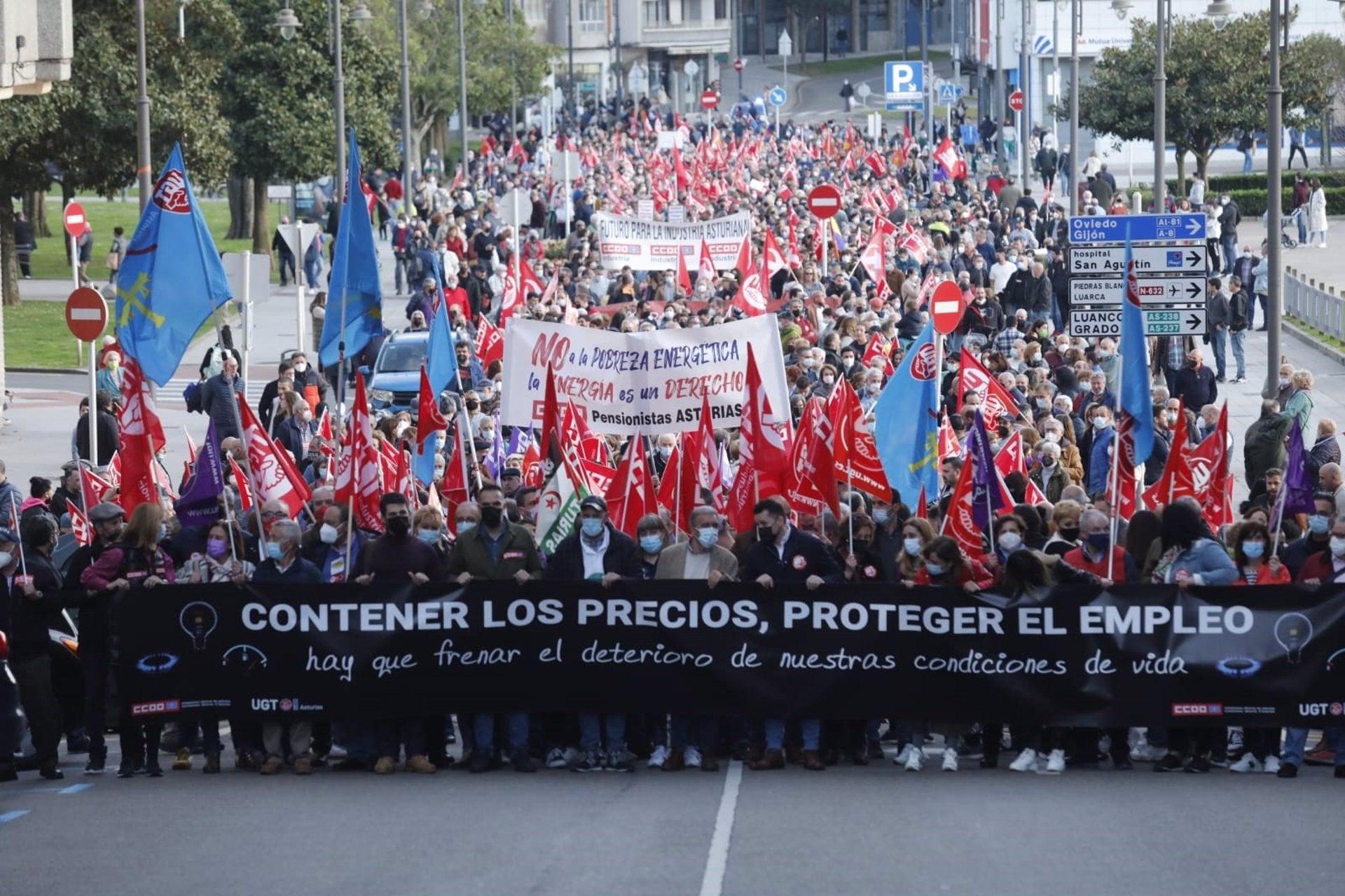 Avilés acoge la manifestación contra la subida de los precios convocada por los sindicatos Avilés acoge la manifestación contra la subida de los precios convocada por los sindicatos