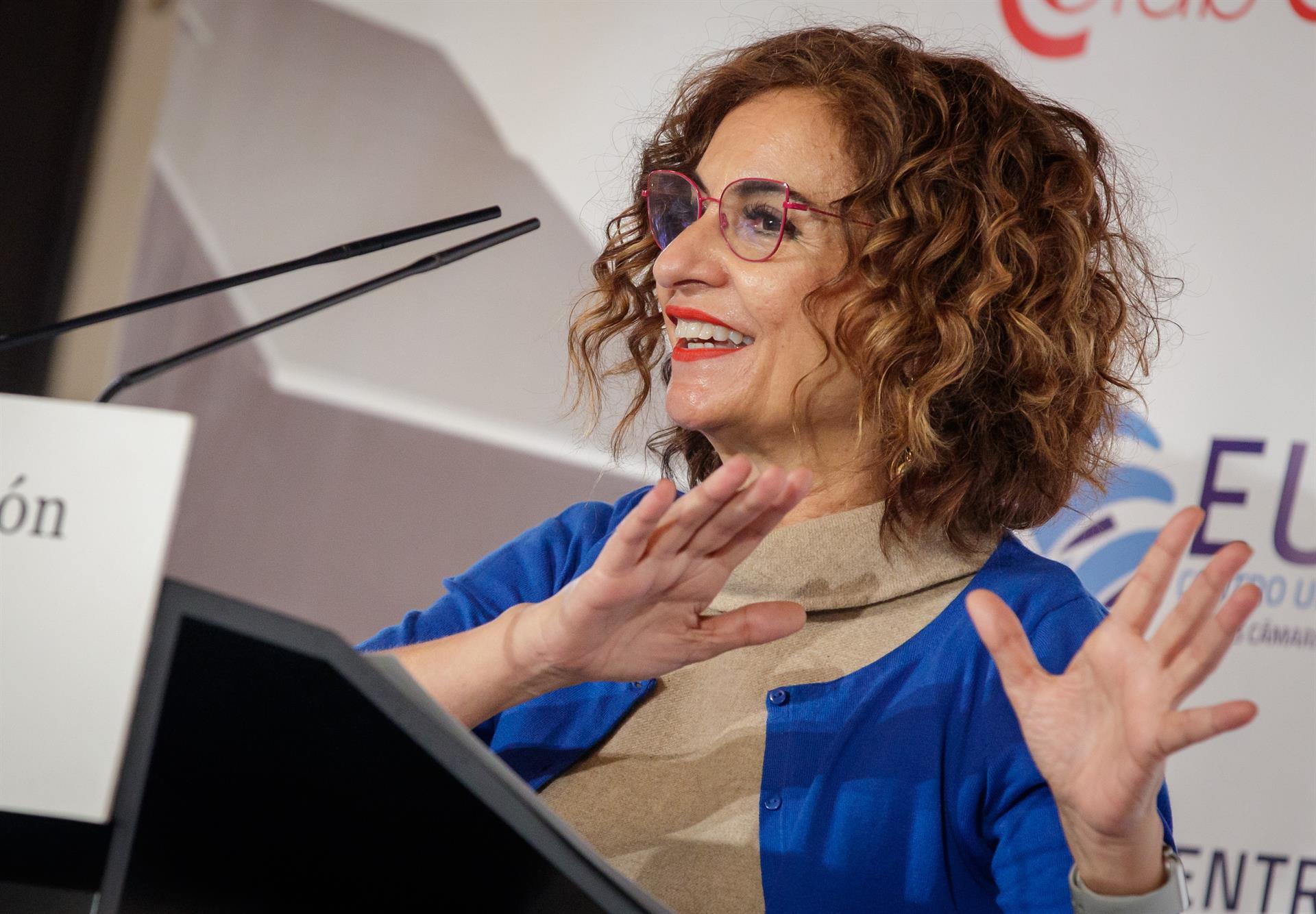 María Jesús Montero cree que la única forma para frenar la huelga de transportistas es "la ayuda directa" María Jesús Montero cree que la única forma para frenar la huelga de transportistas es "la ayuda directa"