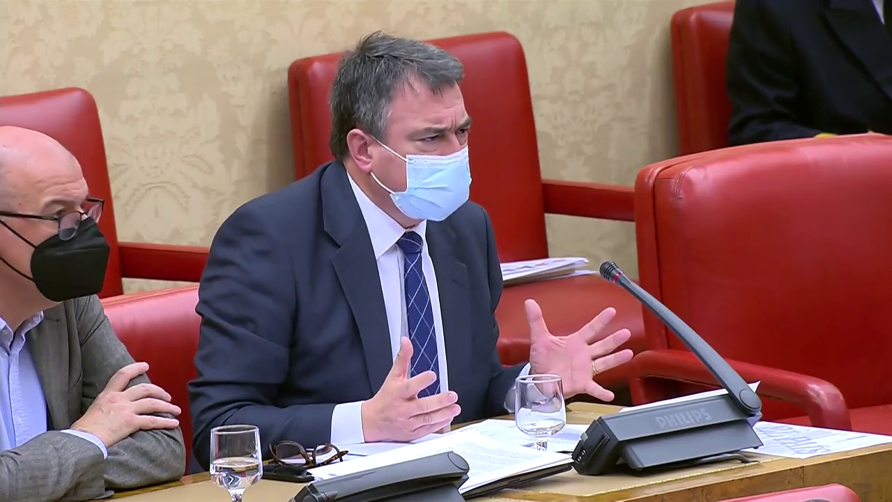 El enfado de Aitor Esteban en la Comisión de Exteriores por el Sáhara: "Déjeme decir lo que pienso, hostia" El enfado de Aitor Esteban en la Comisión de Exteriores por el Sáhara: "Déjeme decir lo que pienso, hostia"
