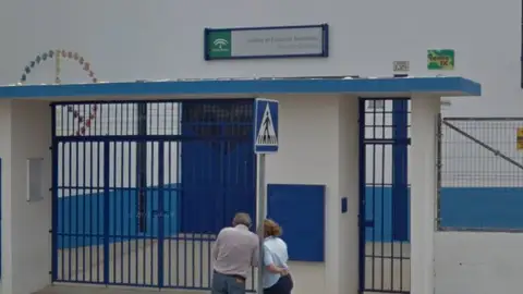 Fachada del IES Fernando Quiñones en Chiclana Fachada del IES Fernando Quiñones en Chiclana