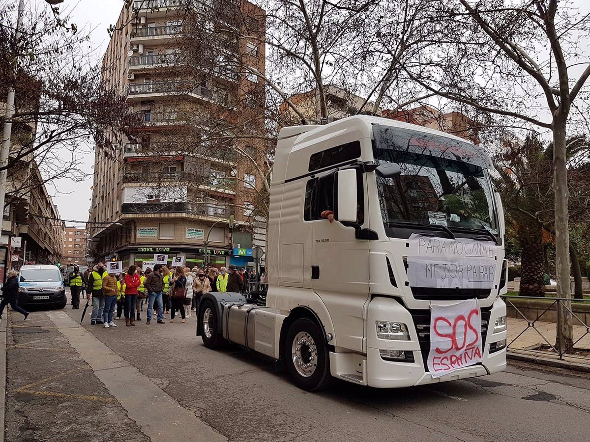 Cientos de personas se manifiestan en Puertollano pidiendo soluciones para el transporte Cientos de personas se manifiestan en Puertollano pidiendo soluciones para el transporte