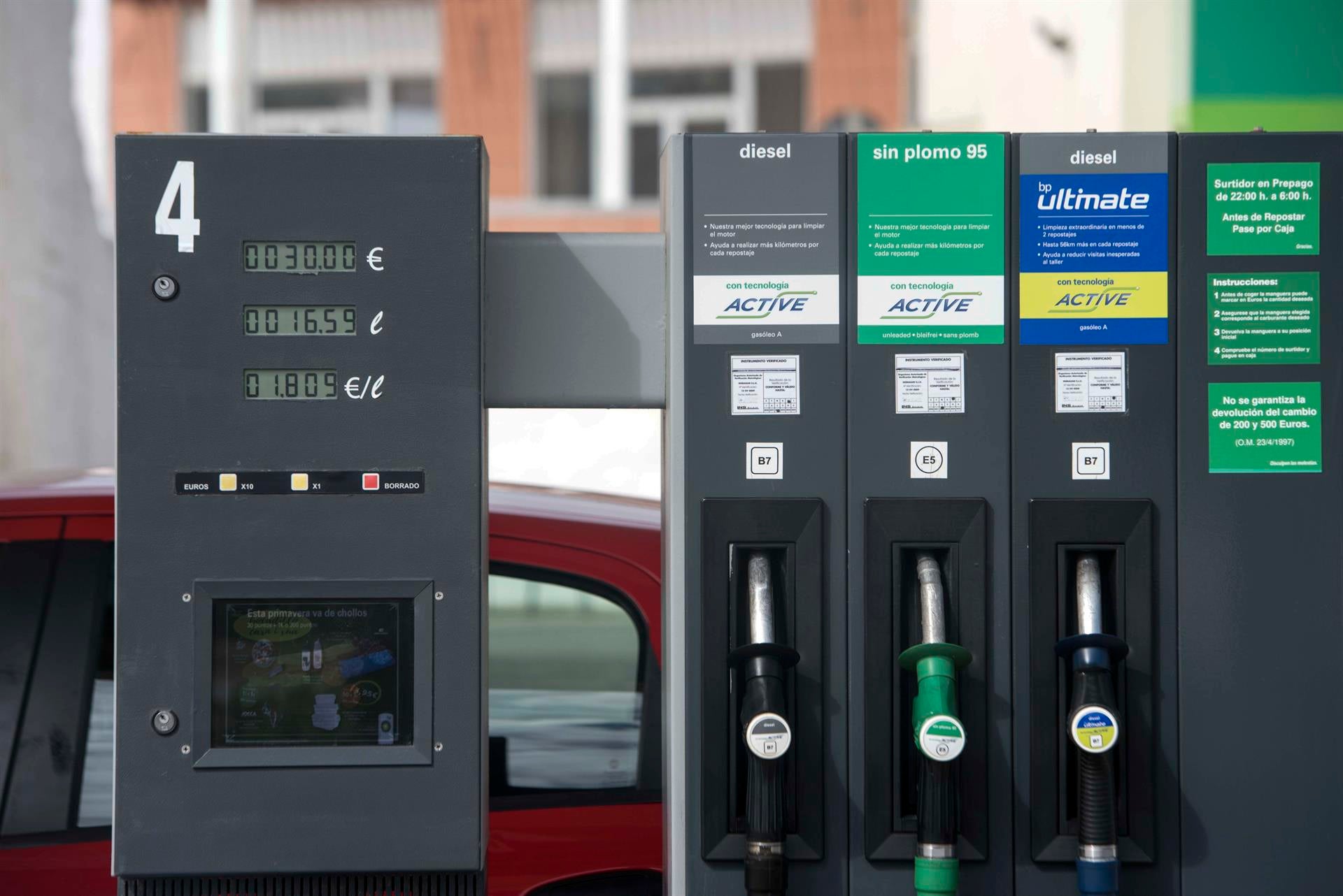 Los precios de la gasolina y el diésel bajan por primera vez en 2022: ¿Cuánto dinero cuesta llenar el depósito? Los precios de la gasolina y el diésel bajan por primera vez en 2022: ¿Cuánto dinero cuesta llenar el depósito?