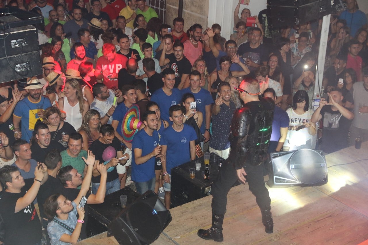 L’Alcora creará una comisión de jóvenes para la organización de actividades durante todo el año L’Alcora creará una comisión de jóvenes para la organización de actividades durante todo el año