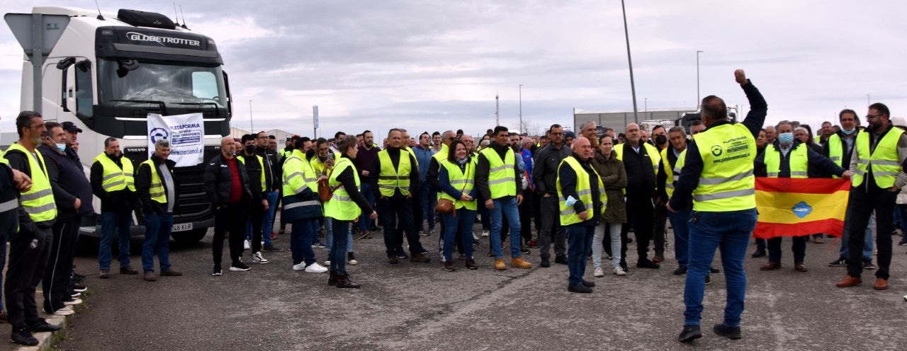 La Plataforma de transportistas de Ciudad Real rechaza el acuerdo y mantiene el paro y las movilizaciones La Plataforma de transportistas de Ciudad Real rechaza el acuerdo y mantiene el paro y las movilizaciones