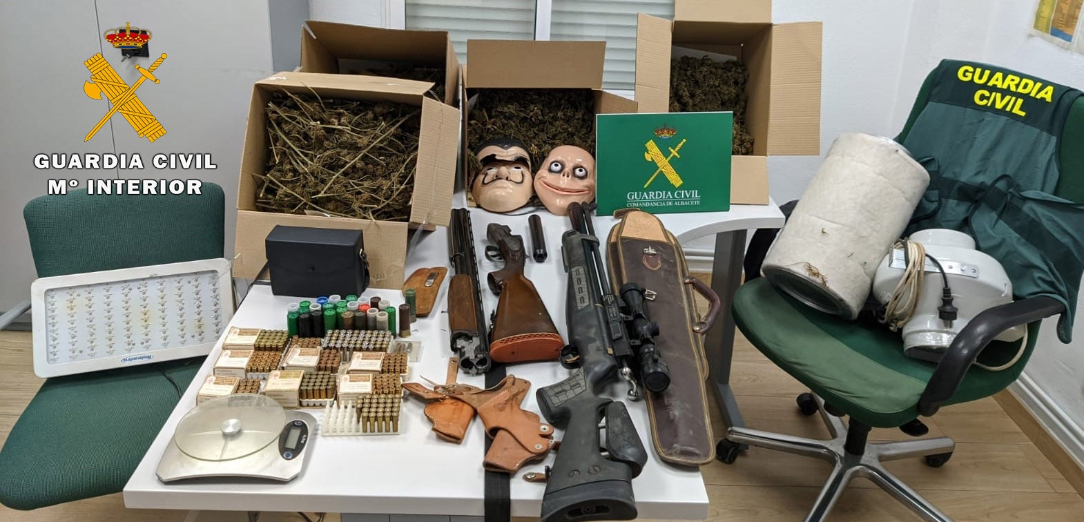 Detenido un hombre por robo con fuerza, tenencia ilícita de armas y tráfico de drogas Detenido un hombre por robo con fuerza, tenencia ilícita de armas y tráfico de drogas