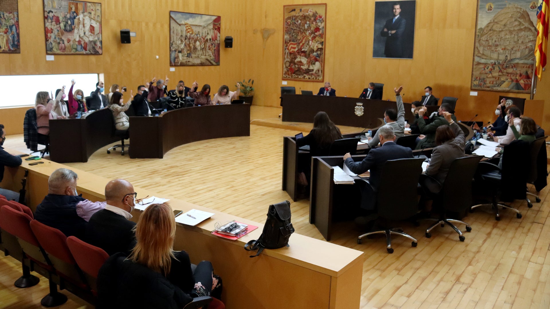 Benidorm aprueba destinar 8 millones del remanente 2021 a ayudas a familias y empresas Benidorm aprueba destinar 8 millones del remanente 2021 a ayudas a familias y empresas