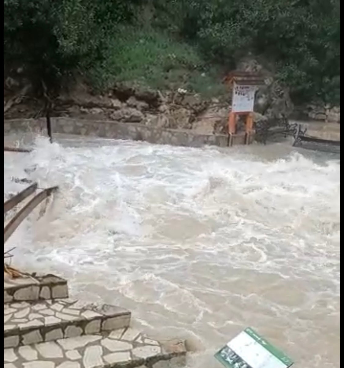 Las lluvias dejan carreteras cortadas y puentes arrasados en el paraje alicantino del Algar Las lluvias dejan carreteras cortadas y puentes arrasados en el paraje alicantino del Algar