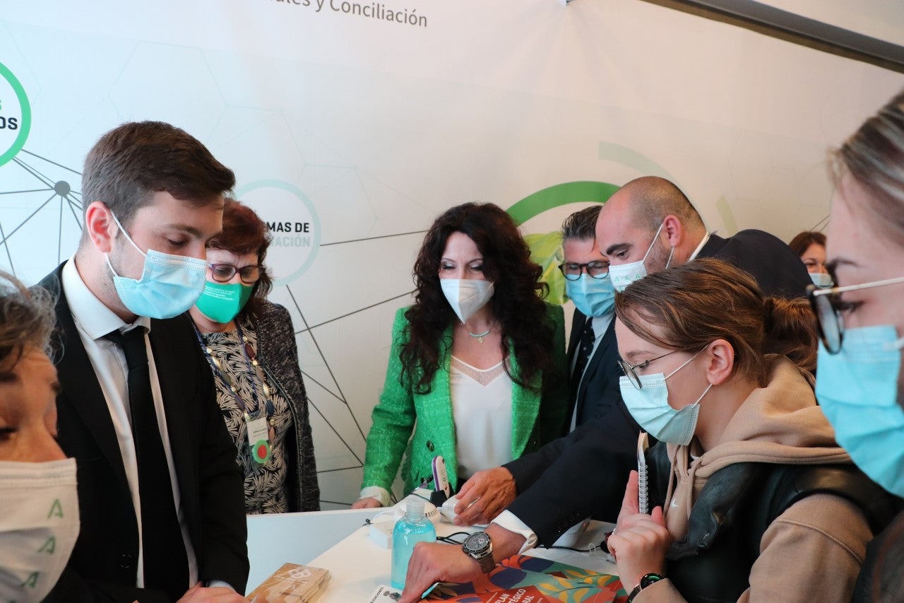 Rocío Ruiz destaca el proceso de modernización y digitalización de los servicios sociales en Andalucía Rocío Ruiz destaca el proceso de modernización y digitalización de los servicios sociales en Andalucía