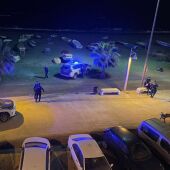 Reducido a tiros por arremeter con un arma blanca contra varios agentes en Rincón de la Victoria