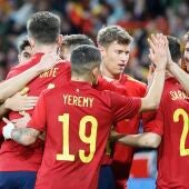 Los jugadores de la selección española celebran el cuarto gol ante Islandia