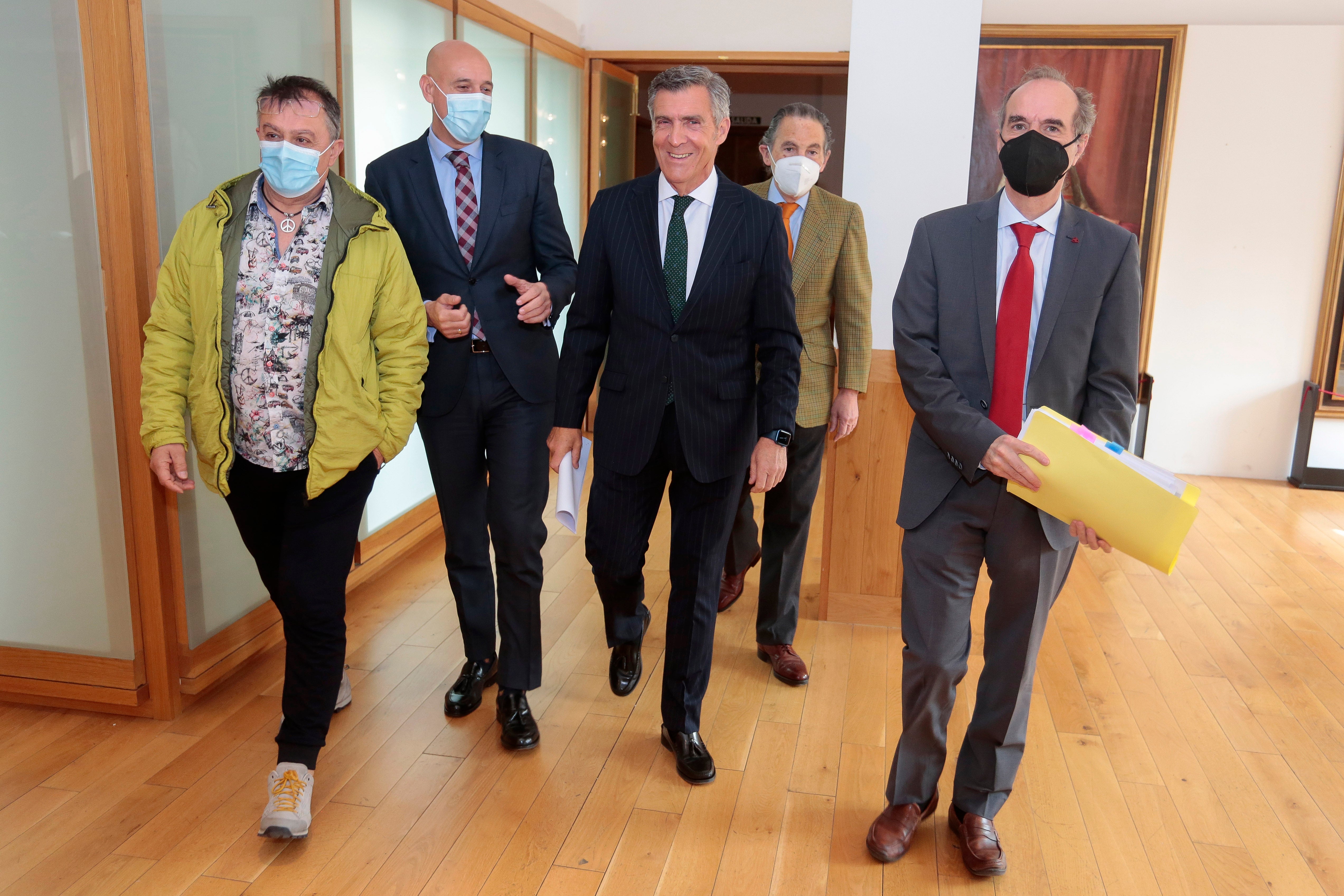 El alcalde de León pide colaboración a patronal y sindicatos para llevar a cabo los proyectos a ejecutar con fondos europeos El alcalde de León pide colaboración a patronal y sindicatos para llevar a cabo los proyectos a ejecutar con fondos europeos
