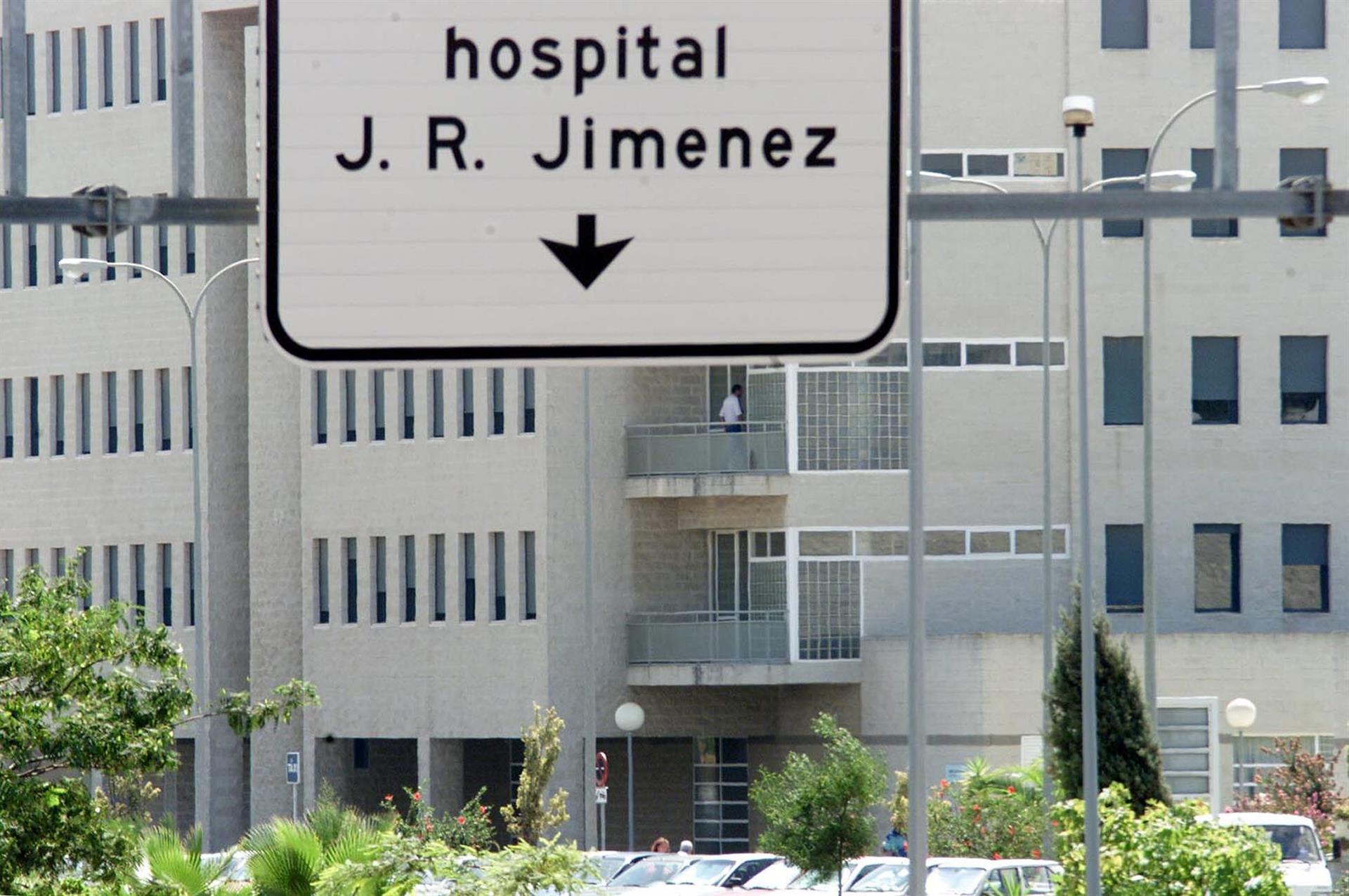 Abandonan en un rellano en Huelva a un bebé que aún tenía el cordón umbilical Abandonan en un rellano en Huelva a un bebé que aún tenía el cordón umbilical