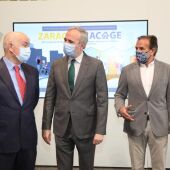 Jorge Azcón ha estado acompañado por el consejero Angel Lorén y el presidente de la Fundación Ozanam, Fernando Galdámez