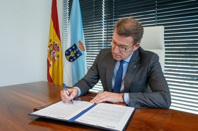 Feijóo asina a renuncia á presidencia do PPdG Feijóo asina a renuncia á presidencia do PPdG