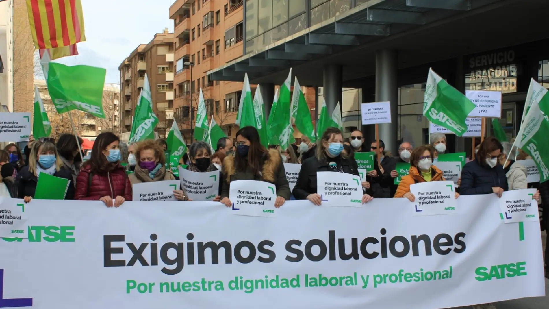 Concentración ante la sede del Servicio Aragonés de Salud en Zaragoza