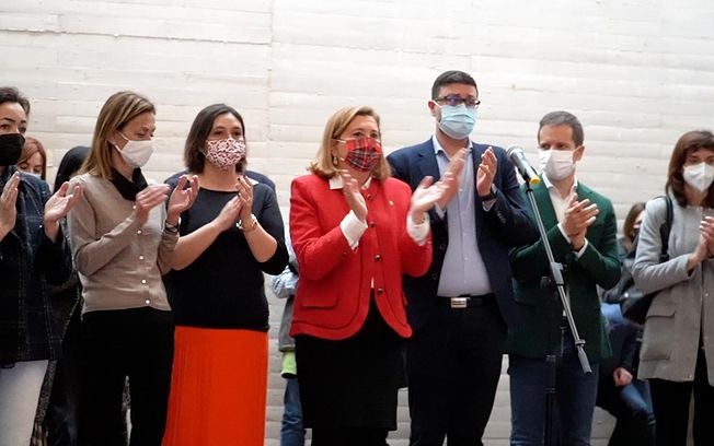 Unas 300 personas se concentran en la Consejería de Educación de Toledo para condenar la agresión en Sonseca Unas 300 personas se concentran en la Consejería de Educación de Toledo para condenar la agresión en Sonseca