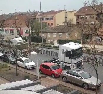 Los transportistas protestan en Toledo con una marcha de camiones Los transportistas protestan en Toledo con una marcha de camiones