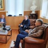 O Psoe mantén un encontro co presidente da camara de Melgaço para impulsar a AG-31 