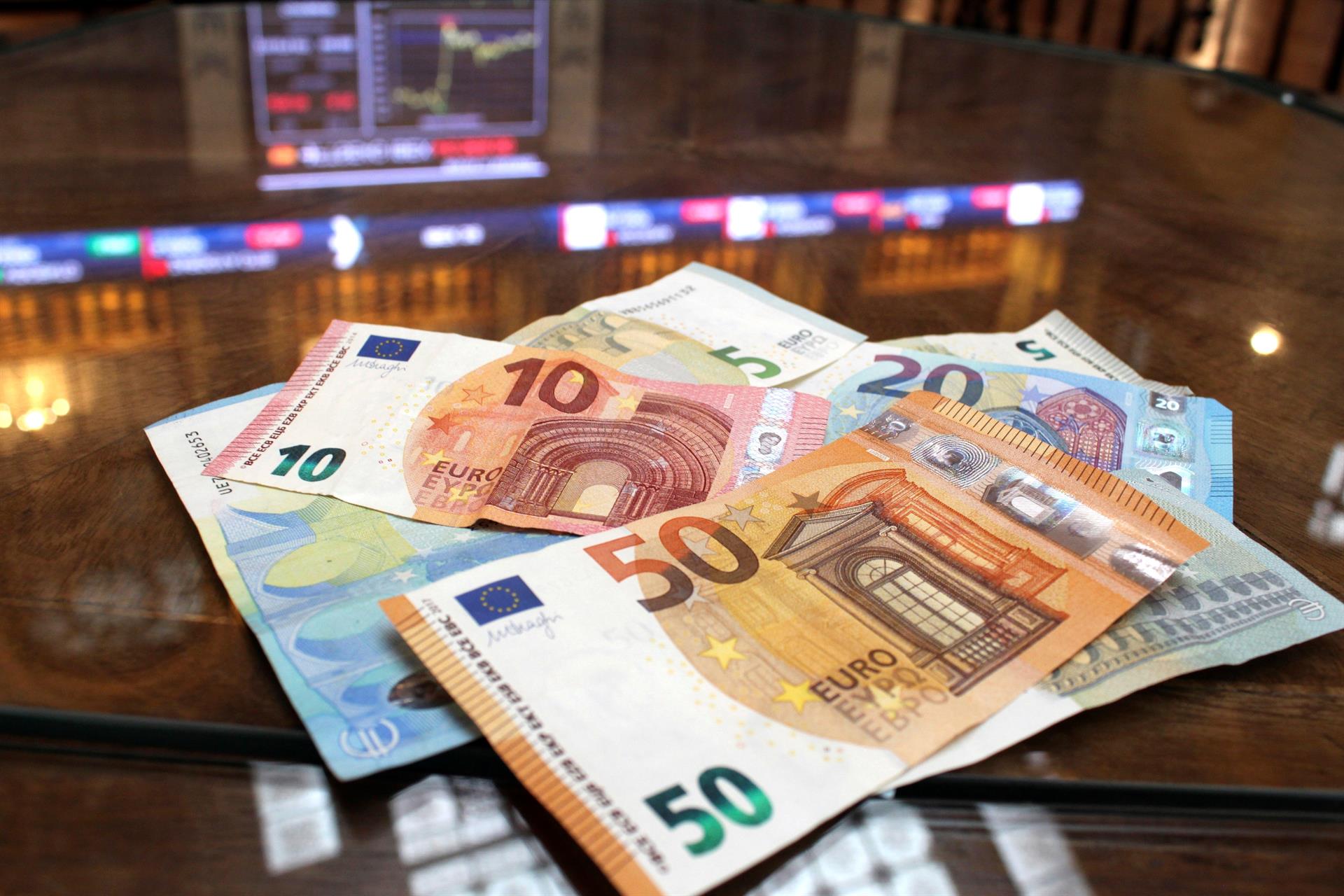La deuda pública se sitúa en el 118,4% del PIB y mejora la previsión del Gobierno La deuda pública se sitúa en el 118,4% del PIB y mejora la previsión del Gobierno