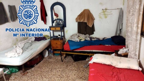 Uno de los 'pisos patera' descubiertos en Alicante Uno de los 'pisos patera' descubiertos en Alicante