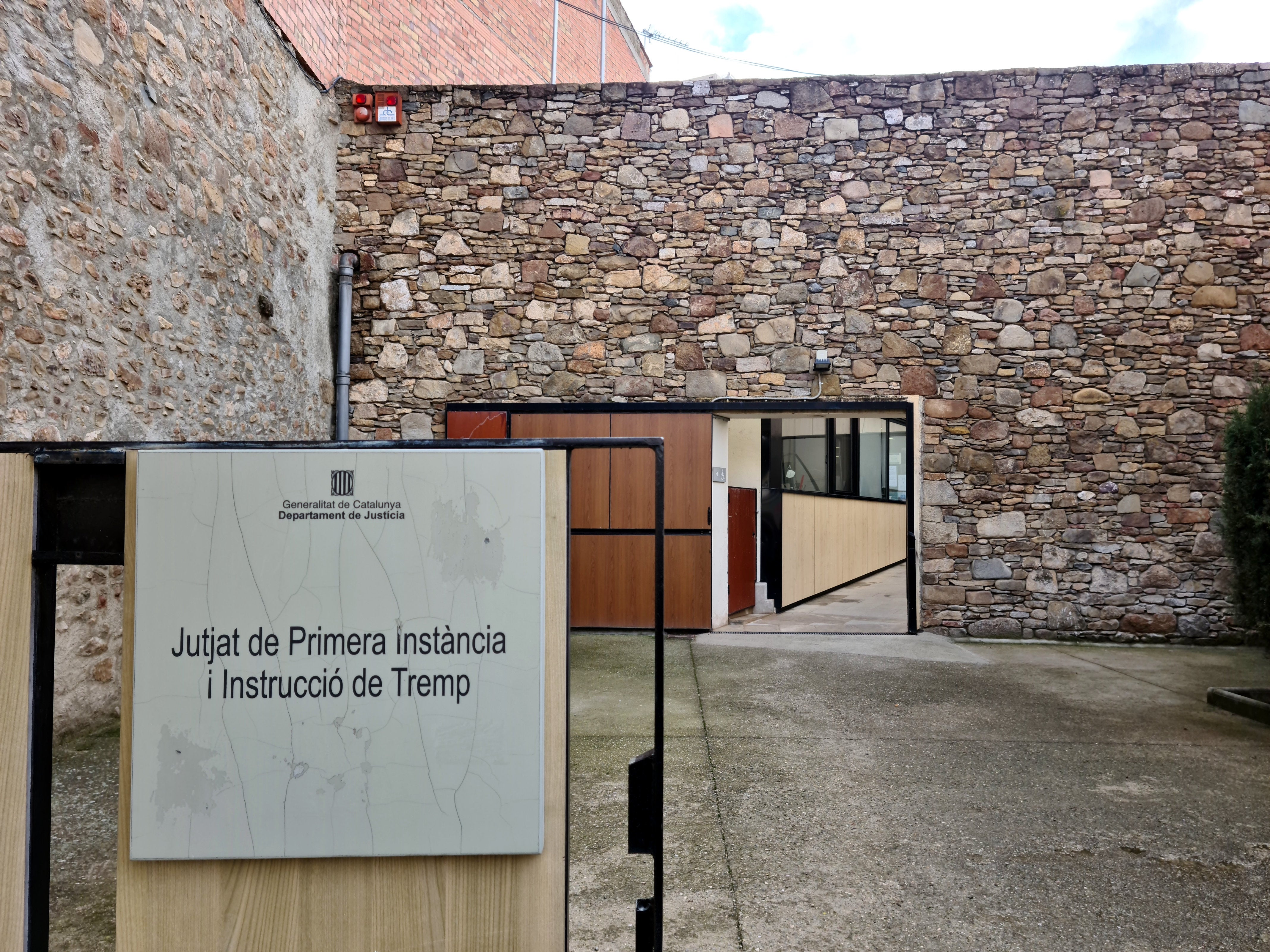 Comencen les declaracions per la mort per covid de 64 usuaris de la residència Fiella de Tremp Comencen les declaracions per la mort per covid de 64 usuaris de la residència Fiella de Tremp