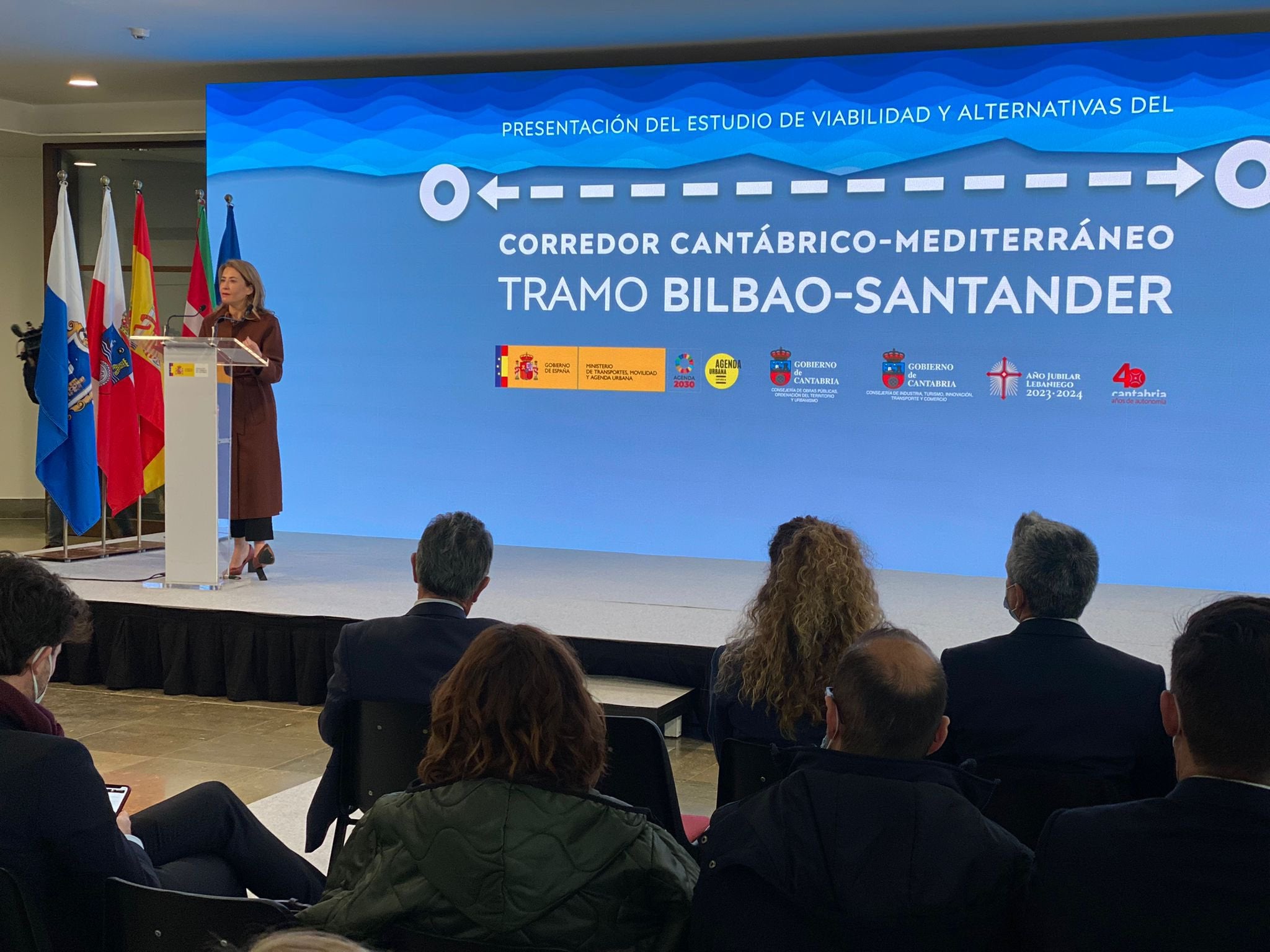 Seis alternativas para el tren Santander-Bilbao con una inversión mínima de 2.500 millones de euros Seis alternativas para el tren Santander-Bilbao con una inversión mínima de 2.500 millones de euros