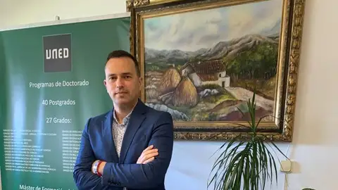Rafael Cotelo,coordinador del departamento de extensión universitaria y actividades culturales de la Uned Más de Uno Pontevedra